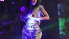 Nicki Minaj Flashing Boobs At Concert